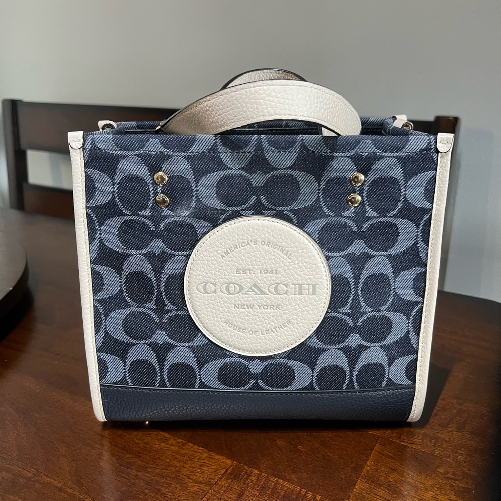 Coach Dempsey 22 Carryall In Signature Denim 💙